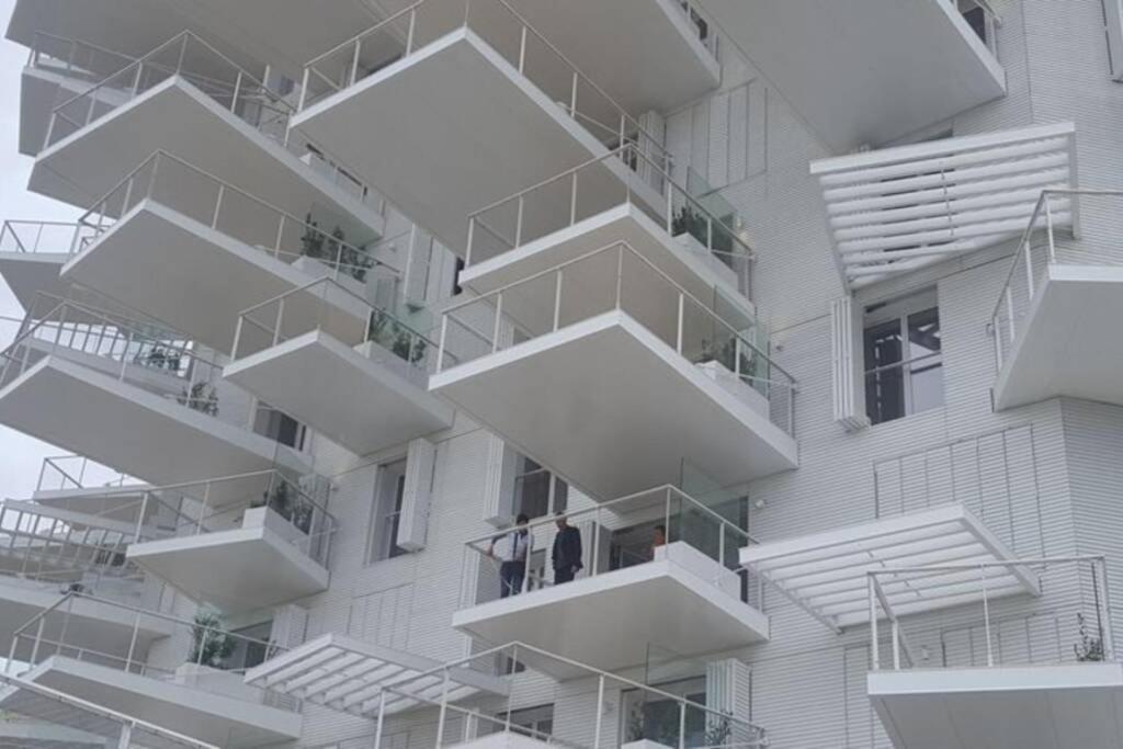 Arbre Blanc, Une Folie Montpellieraine Luaran gambar
