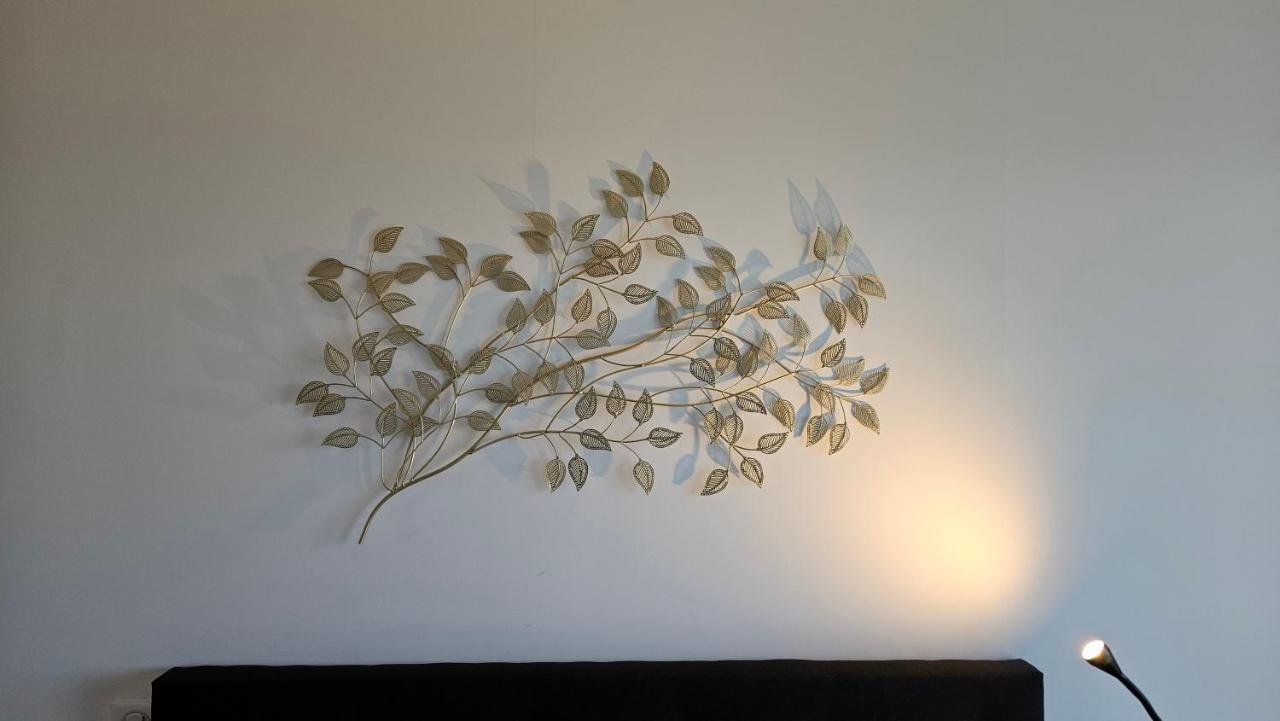 Arbre Blanc, Une Folie Montpellieraine Luaran gambar