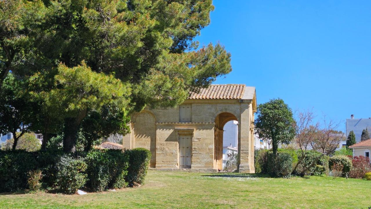 Arbre Blanc, Une Folie Montpellieraine Luaran gambar